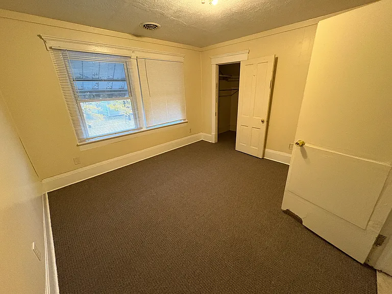 489 Sumner St — Photo 5