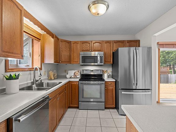 3rd image of 16595 Harwell Ave