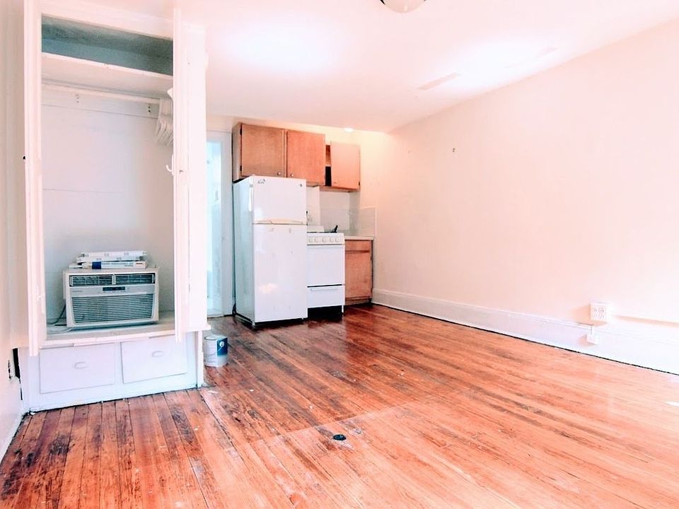 2nd image of 213 1/2 W 16th St #5