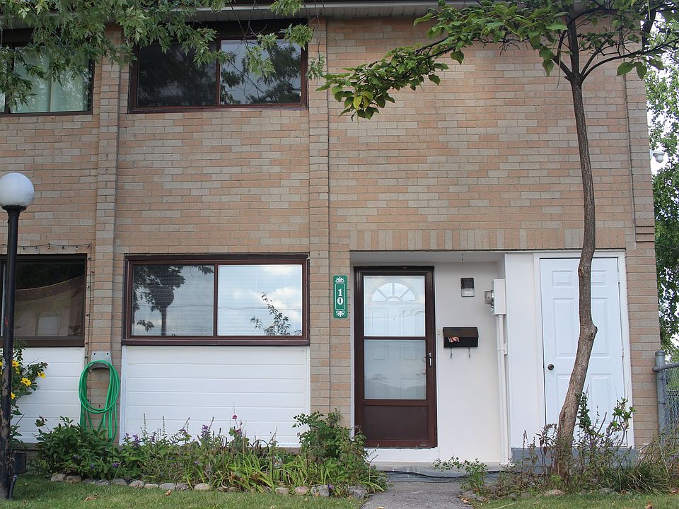 1st image of 10 Fleetwood Cres #10