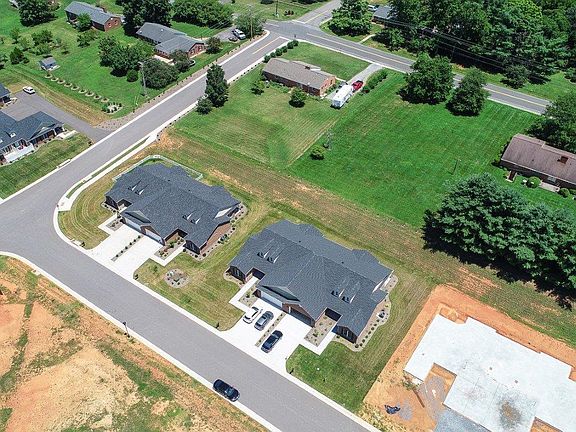 5th image of Villa Oak Cir
