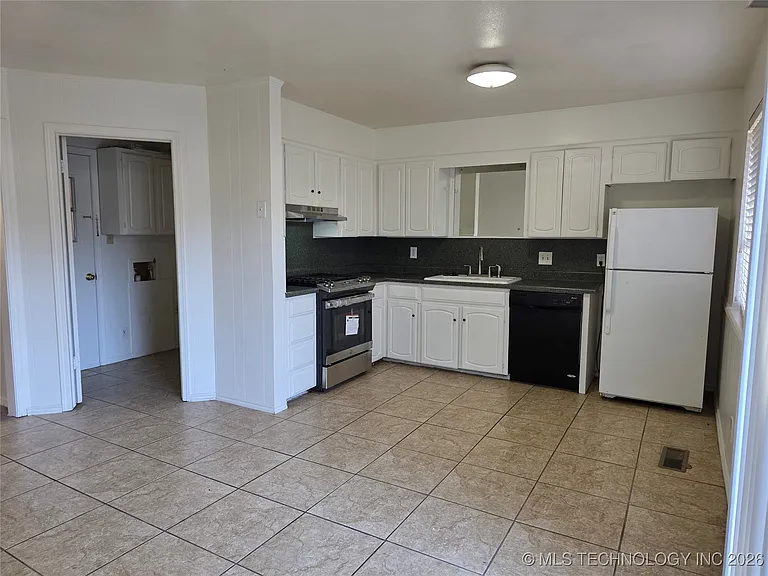 3329 E 47th Pl — Photo 10