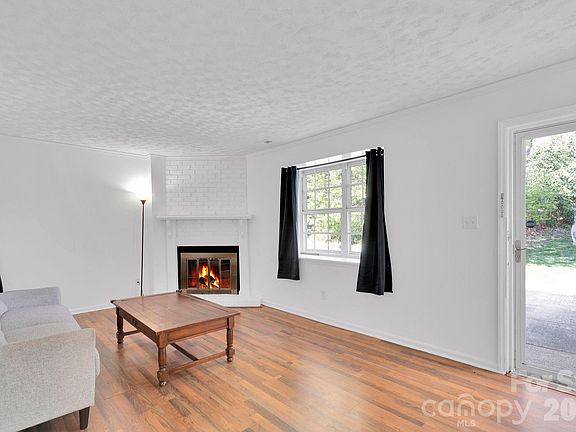 3rd image of 8510 Castle Pine Ct
