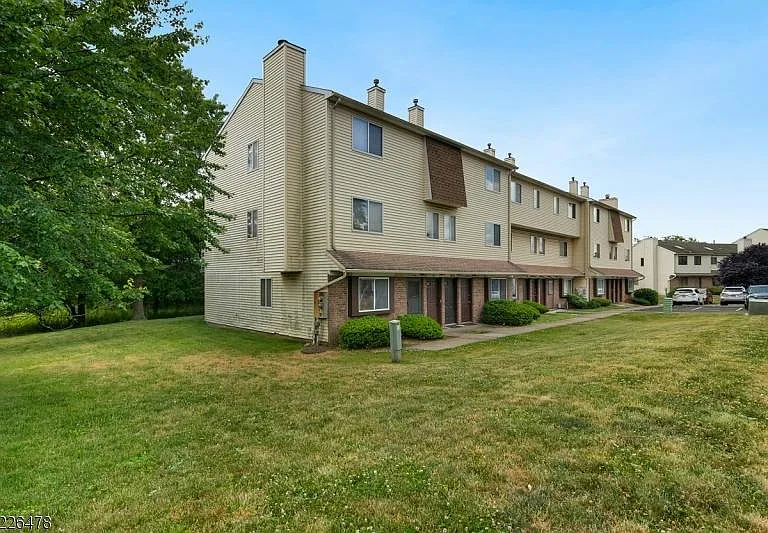 705 Orchard Meadows Dr — Photo 1