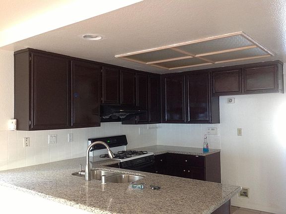 4th image of 3190 Oakridge Dr