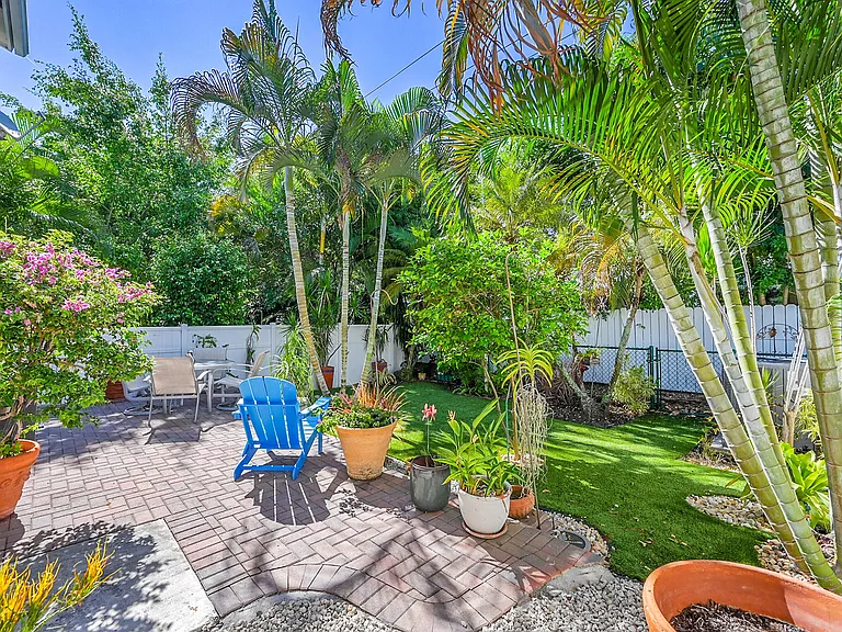 2922 Port Royale Ln S — Photo 35