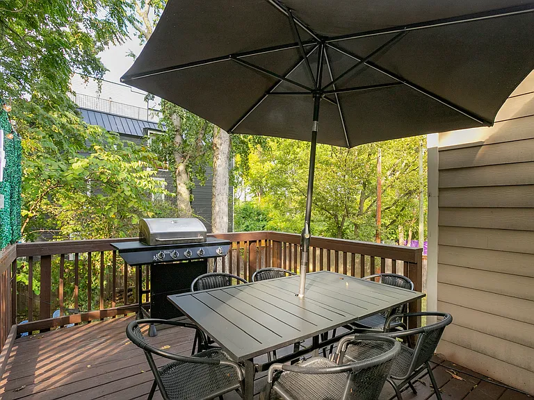 1009 Iverson Ave — Photo 3