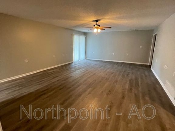 5th image of 212 Cross Creek Ln
