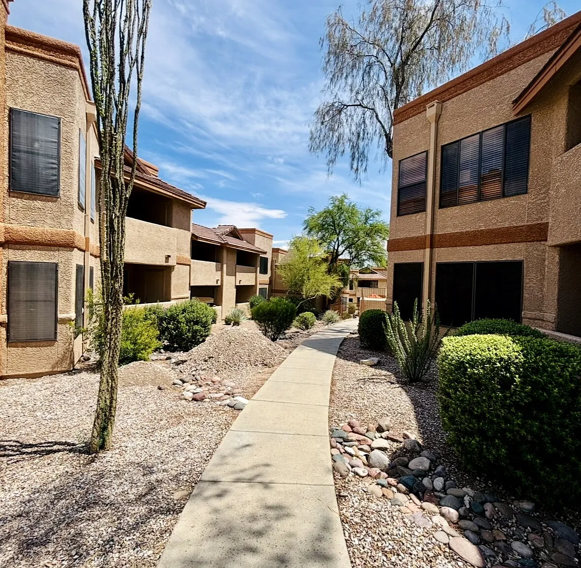 2 bed, 2.0 bath, 1004 sqft, $1,595 — Photo 2