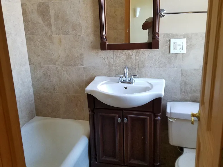 4871 1/2 N Hermitage Ave #2W — Photo 9