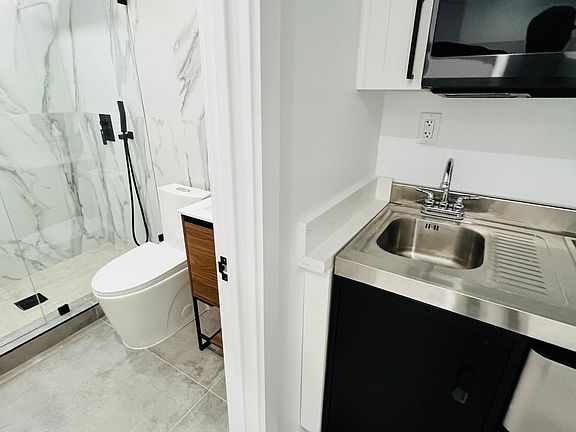 5th image of 5543 NE Miami Ct #3