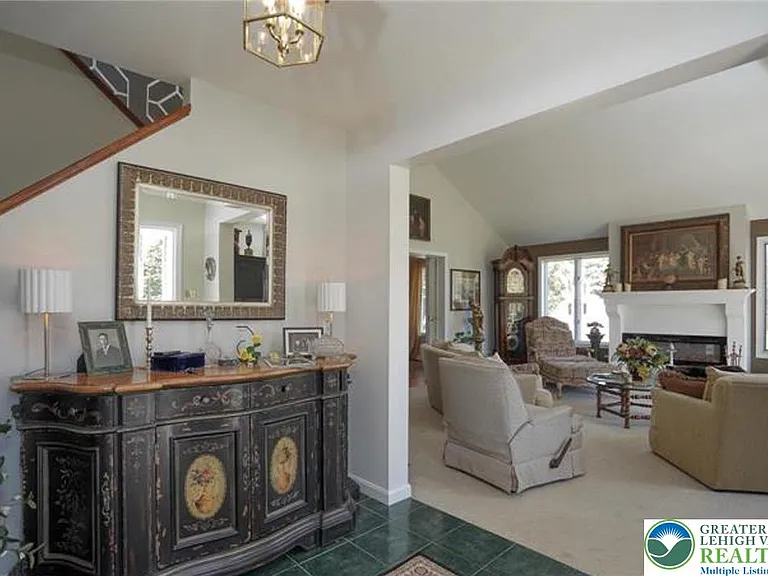 1319 Shady Ln — Photo 9