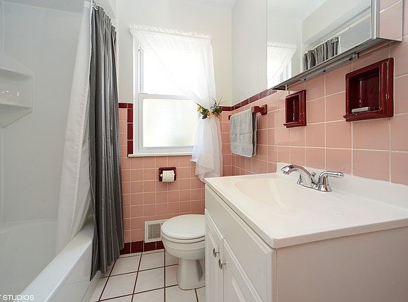 4th image of 3637 N Pioneer Ave