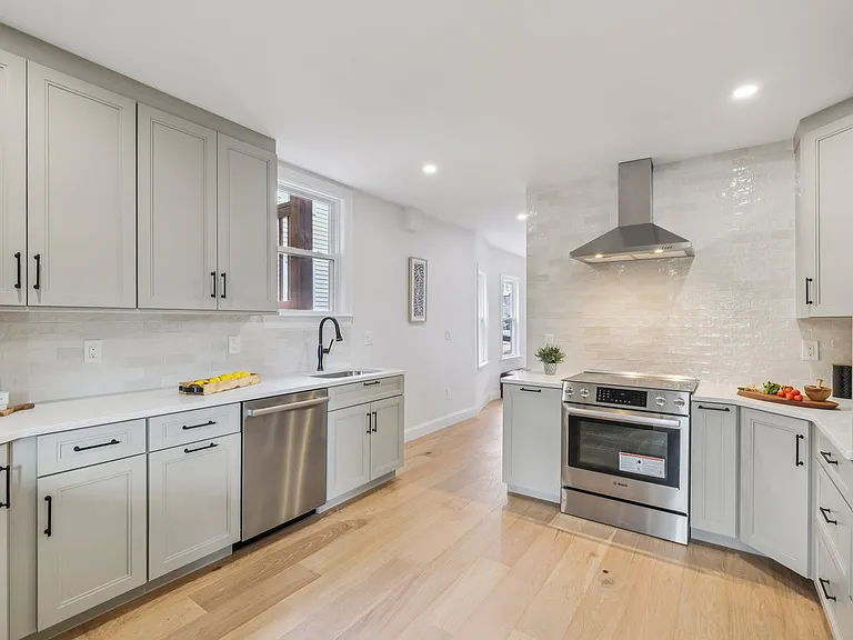 32-34 Larch St — Photo 11