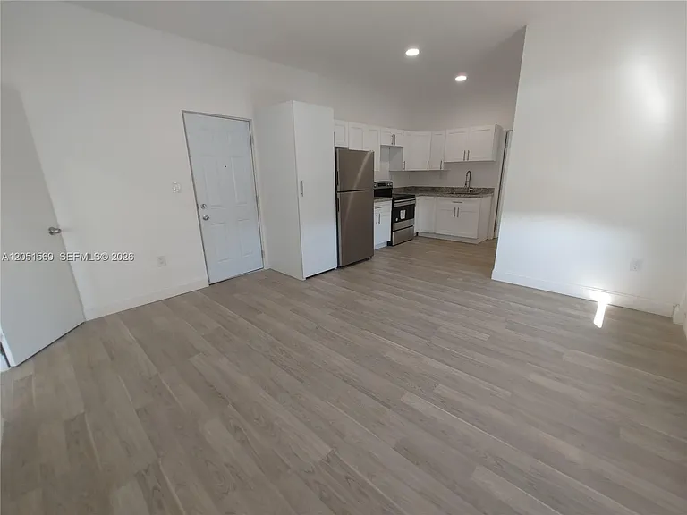 1629 SW 6th St #11 — Photo 6