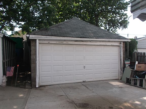 2nd image of 1734 E 52nd St