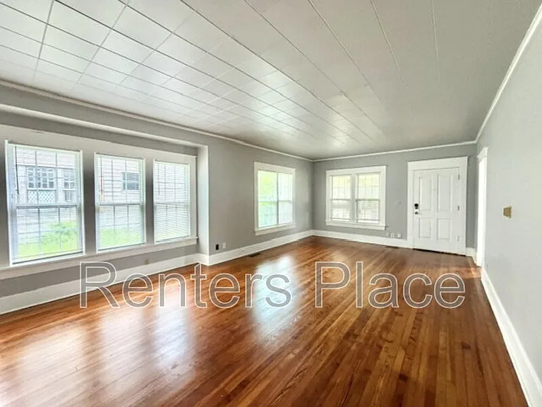 204 S Birch St — Photo 7