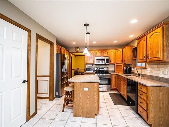 2nd image of 108 Autumn Hill Dr