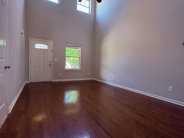 175 Saxony Way — Photo 5