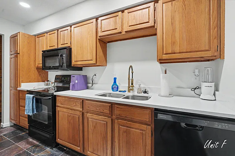 2901 University Dr — Photo 4