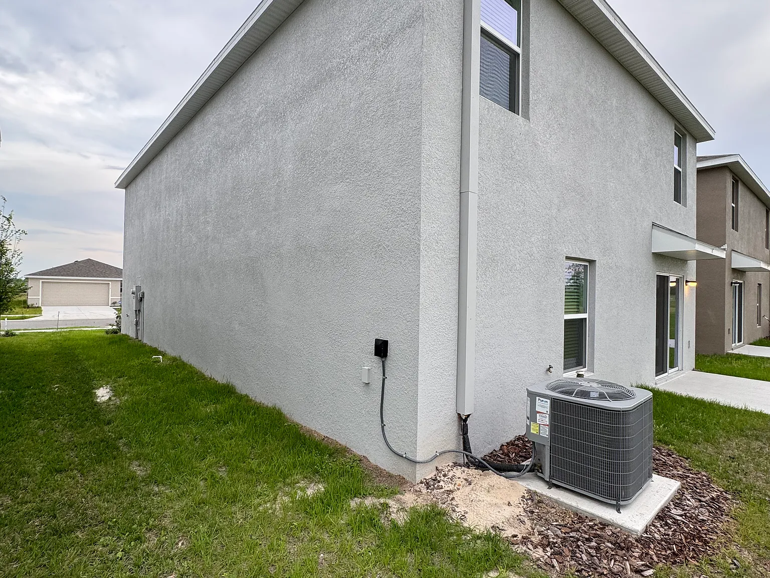 5 bed, 2447 sqft, $2,600 — Photo 3