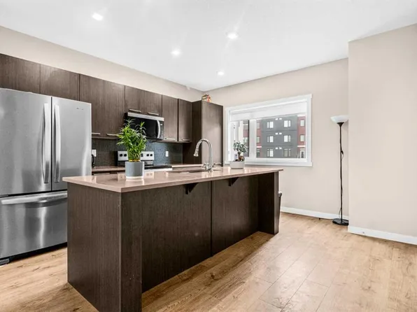 218 Sherwood Sq NW #601, Calgary, AB T3R 0Y2