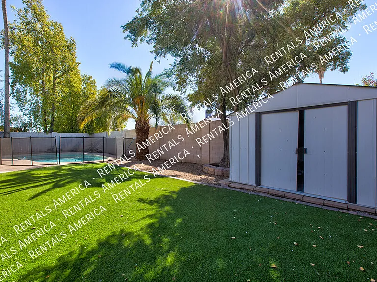 819 W Ross Ave — Photo 27