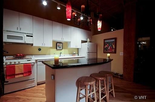 4th image of 550 N Kingsbury St Unit P101