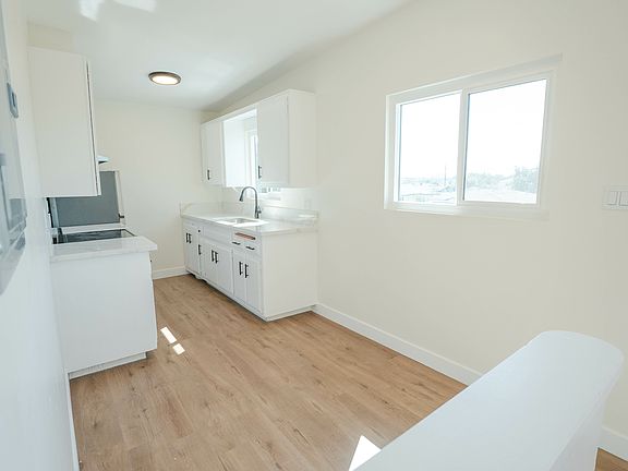 5th image of 821 W 167th St #6