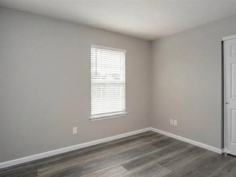 6302 Spring Creek Ln — Photo 2