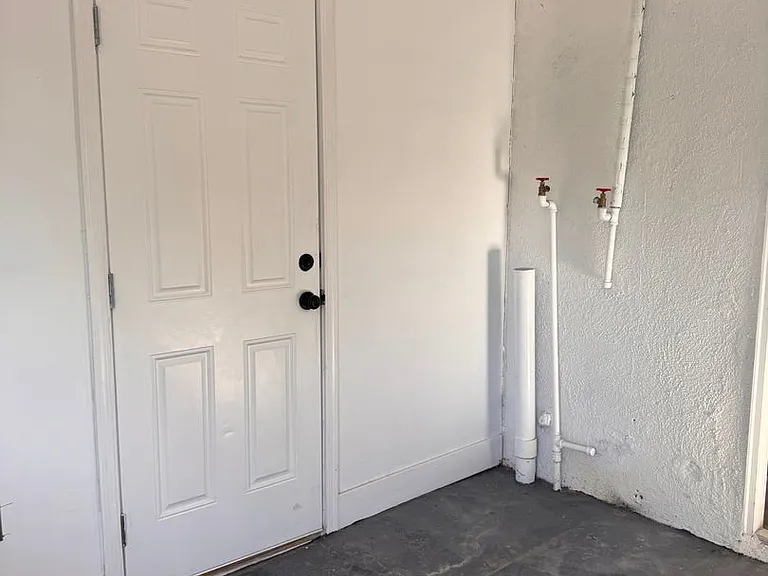 2719 E Norwich Ave — Photo 31