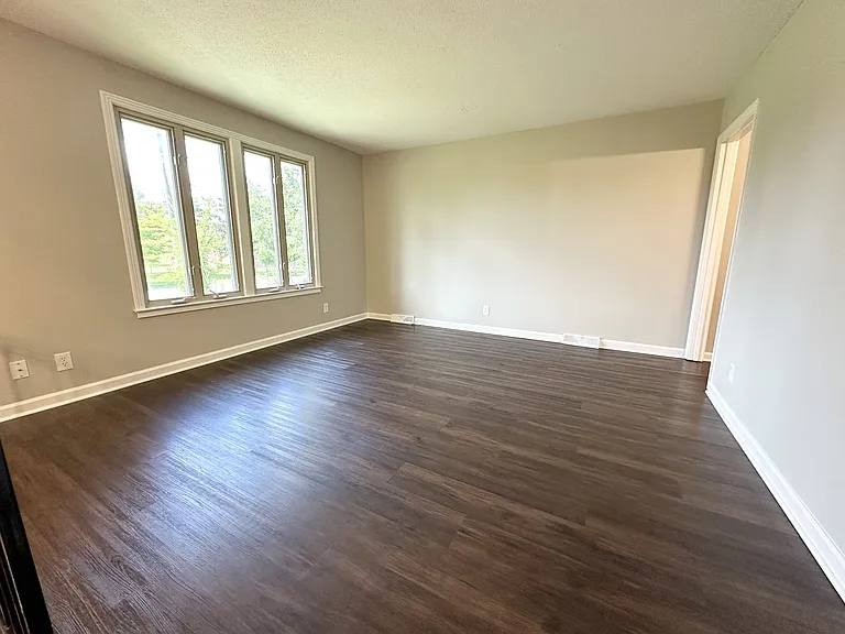 307 Bancroft Dr — Photo 5