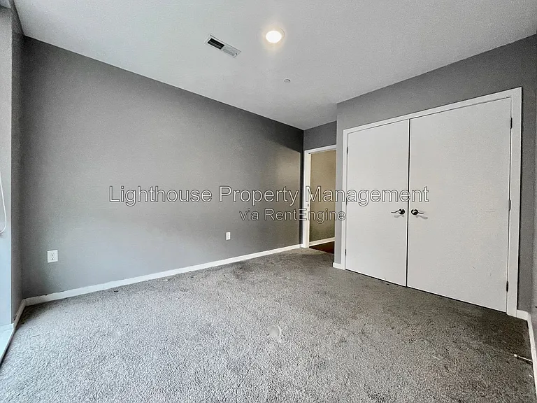 555 Michigan St NE #202 — Photo 8