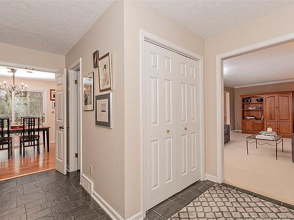 3rd image of 100 Carriage Stone Dr