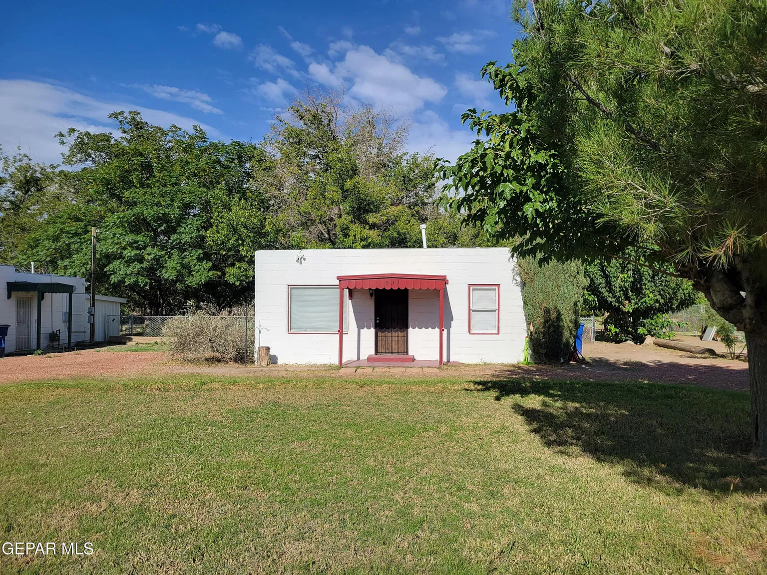 2 bed, 1.0 bath, 920 sqft, $950 — Photo 1