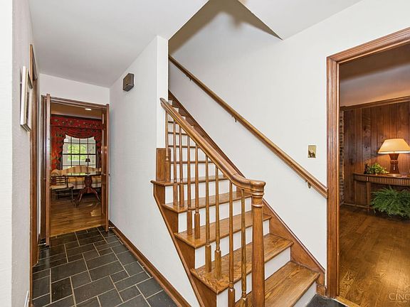 5th image of 2082 Beech Grove Dr