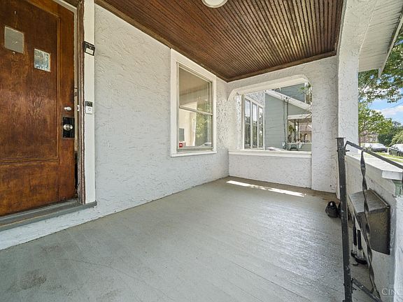 3rd image of 2584 Orland Ave