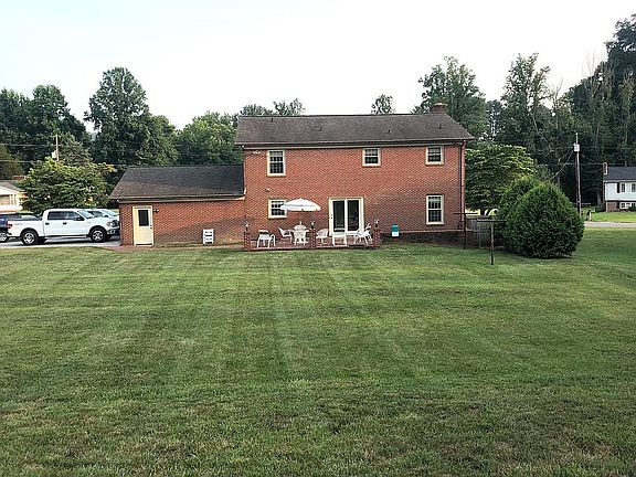 5th image of 20 Westover Dr