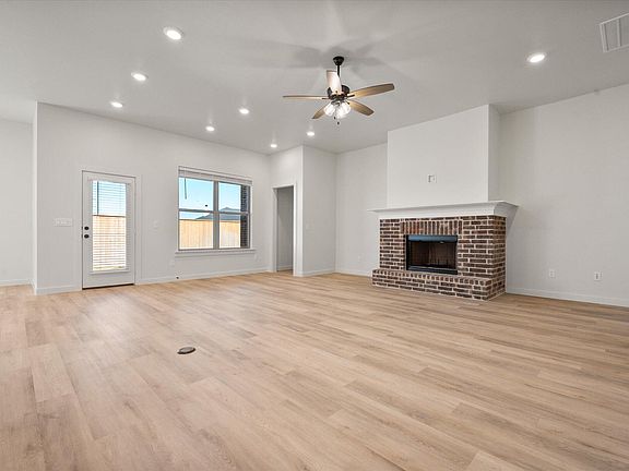3rd image of 10606 Beaufort Ave