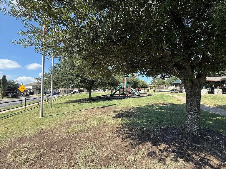1722 E Mesa Park Cv — Photo 17