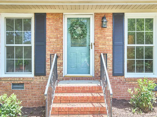 2709 Evers Dr, Raleigh, NC 27610