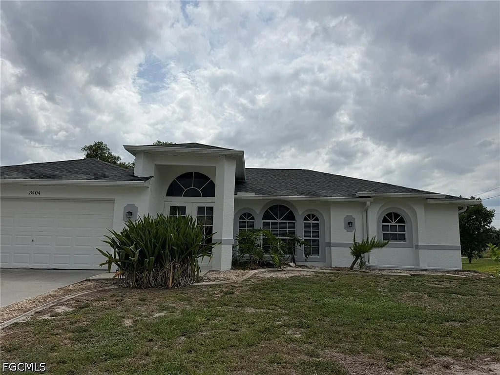 3 bed, 2.0 bath, 1695 sqft, $1,900 — Photo 1