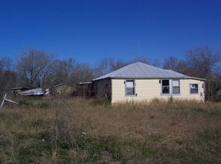 120 Dierlam Rd, Seadrift, TX 77983