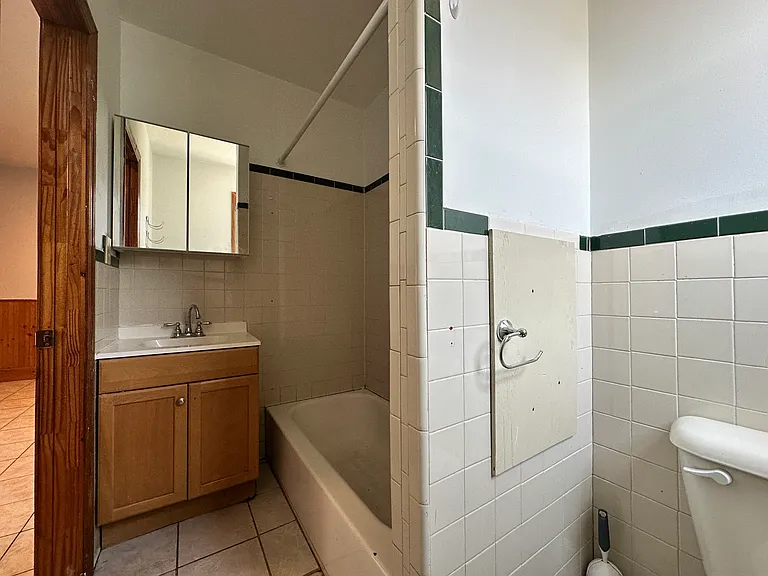 166 Wood St #B — Photo 7