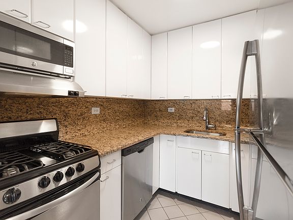 4th image of 150 E 18th St APT 14M