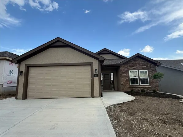 2123 Greenfield Point, Kearney, MO 64060