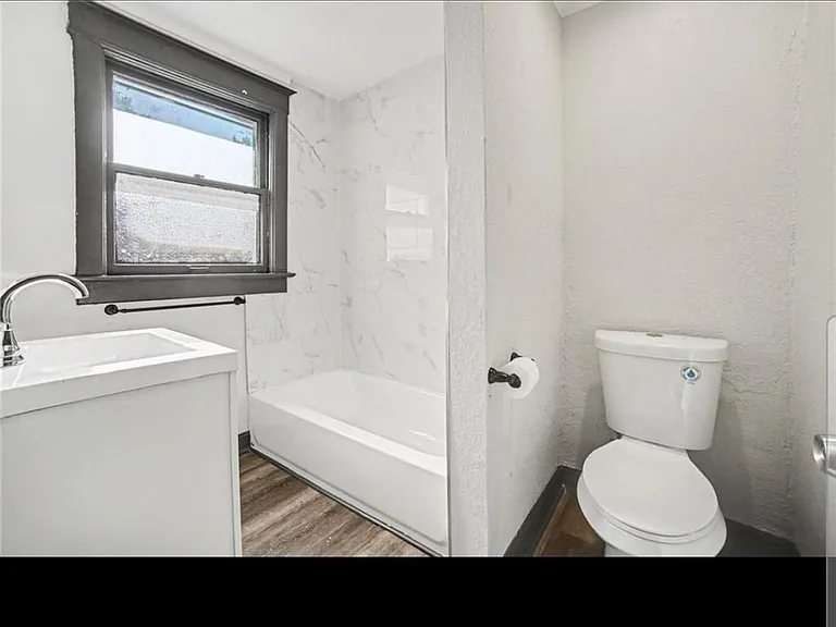 5243 Lyon Ave — Photo 8