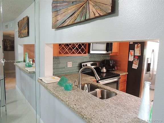 4th image of 6575 W Oakland Park Blvd #402