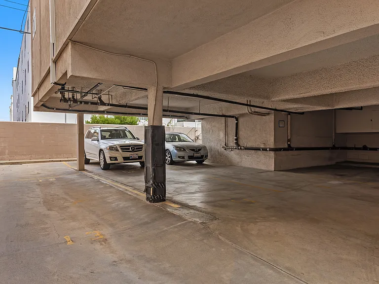11836 Mayfield Ave #9 — Photo 23