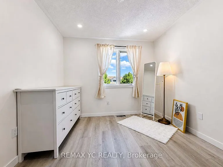 38 Pickett Cres — Photo 12